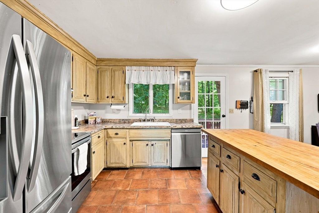 93 Leno Rd, Holland, MA Photo #3