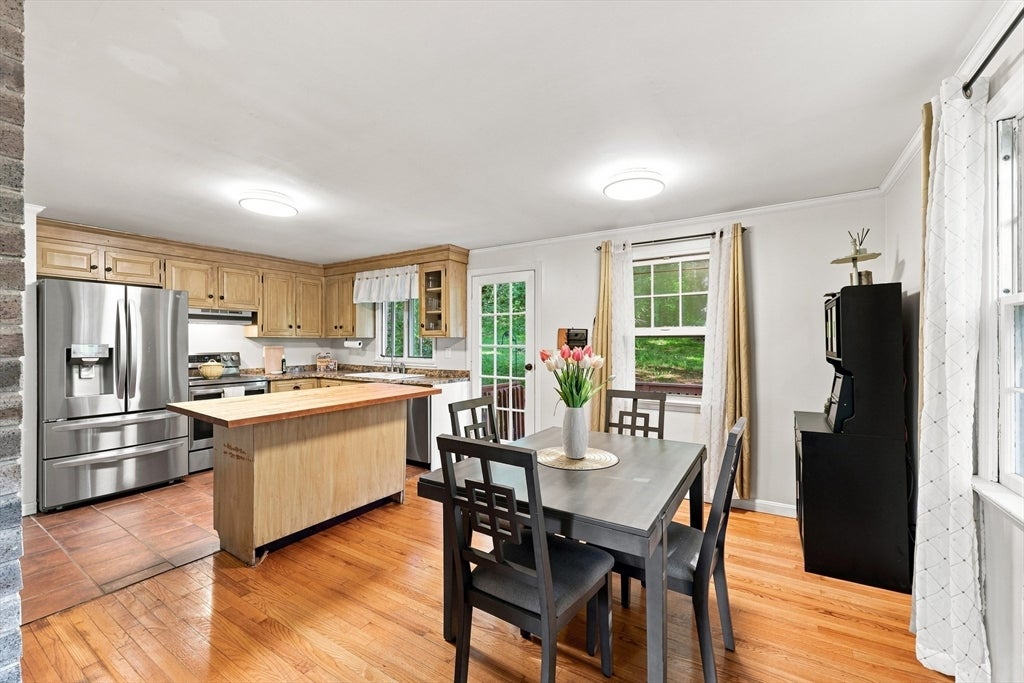 93 Leno Rd, Holland, MA Photo #7