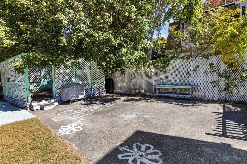 203 Pleasant St