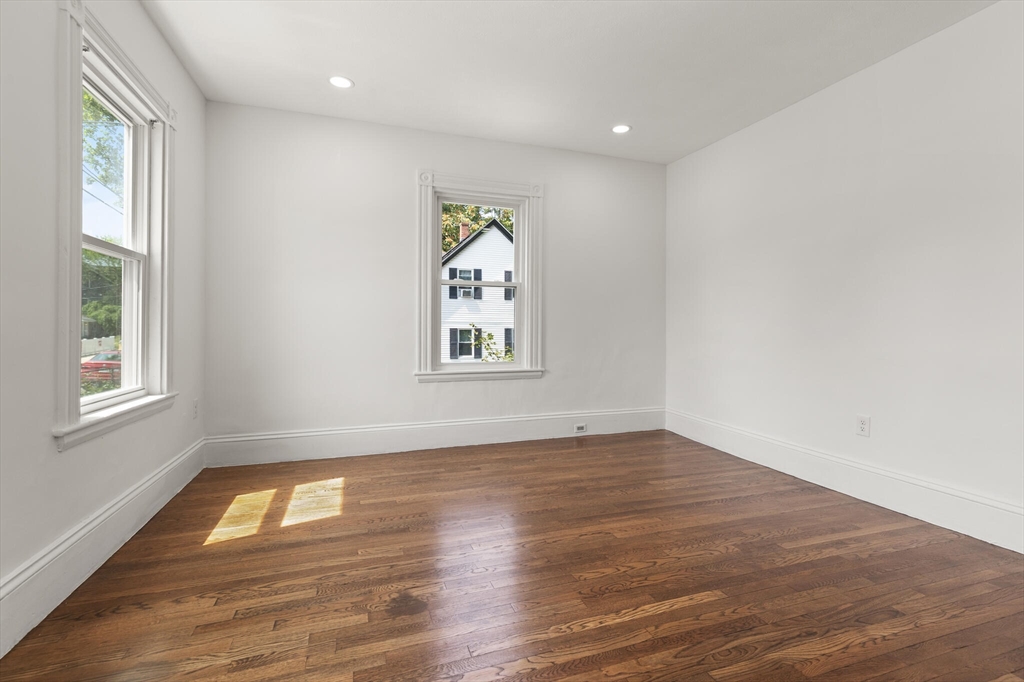 49 Crescent St