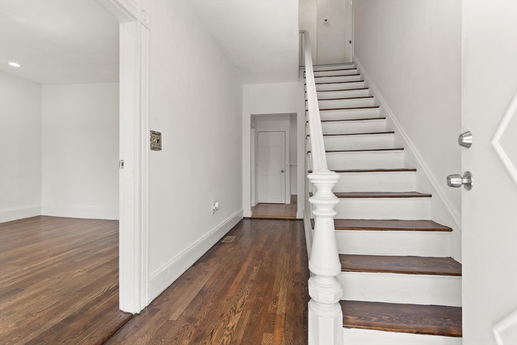 49 Crescent St