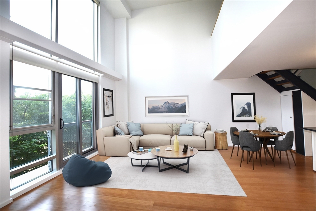 1 Earhart St 320