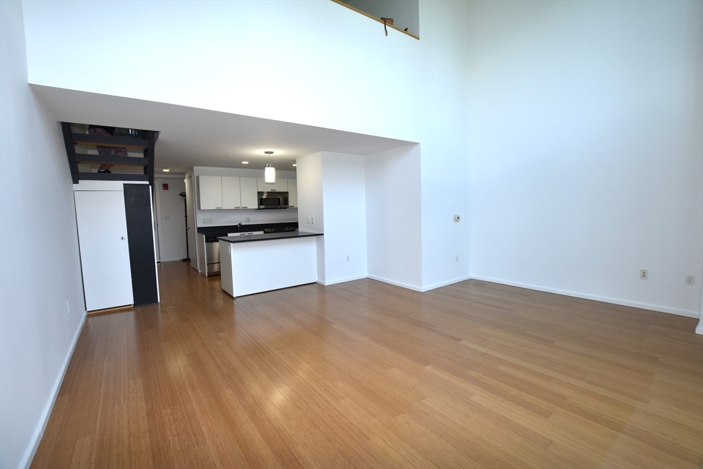 1 Earhart St 320