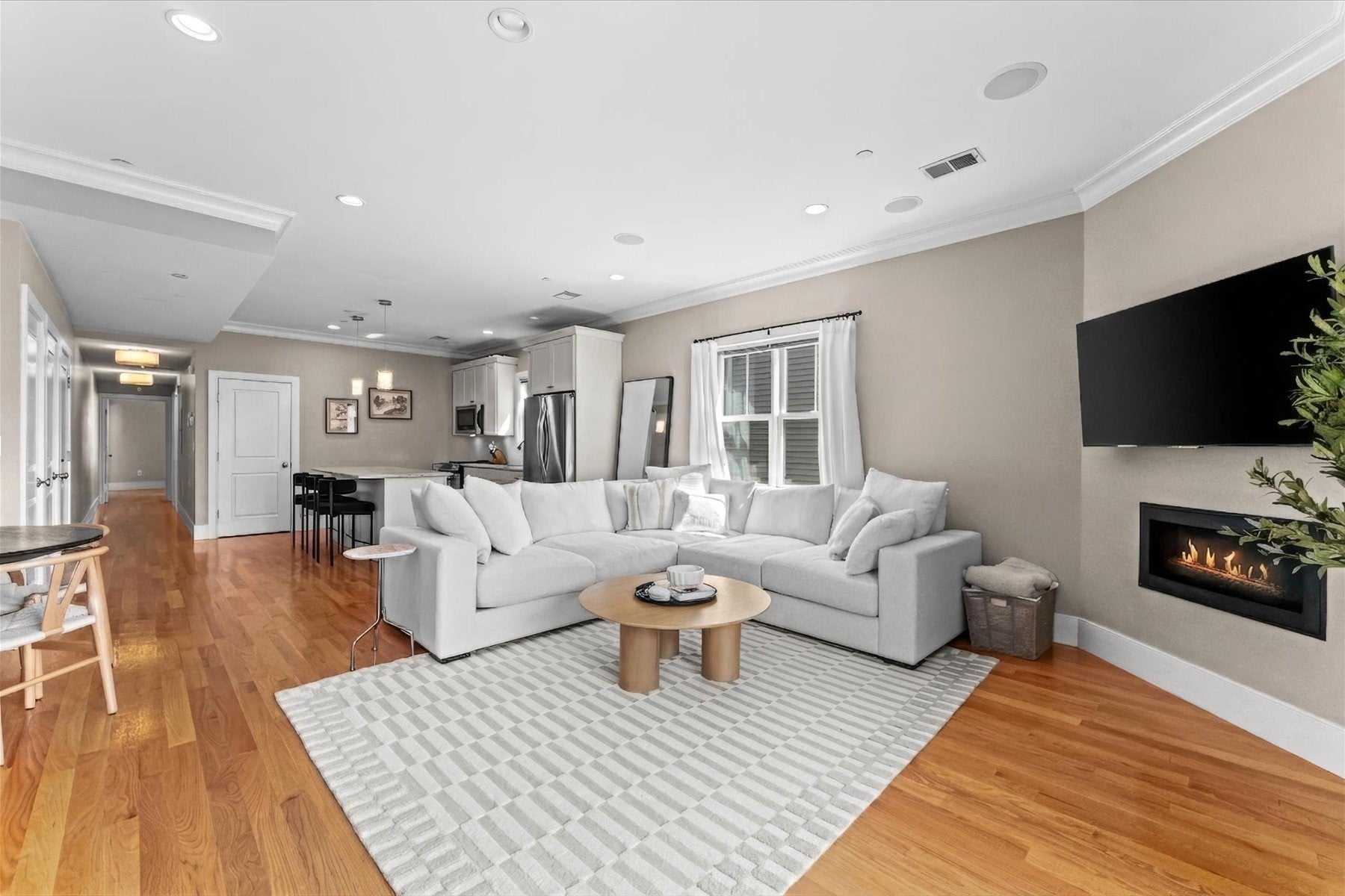 861 E 2nd St #3, Boston, MA Photo #2