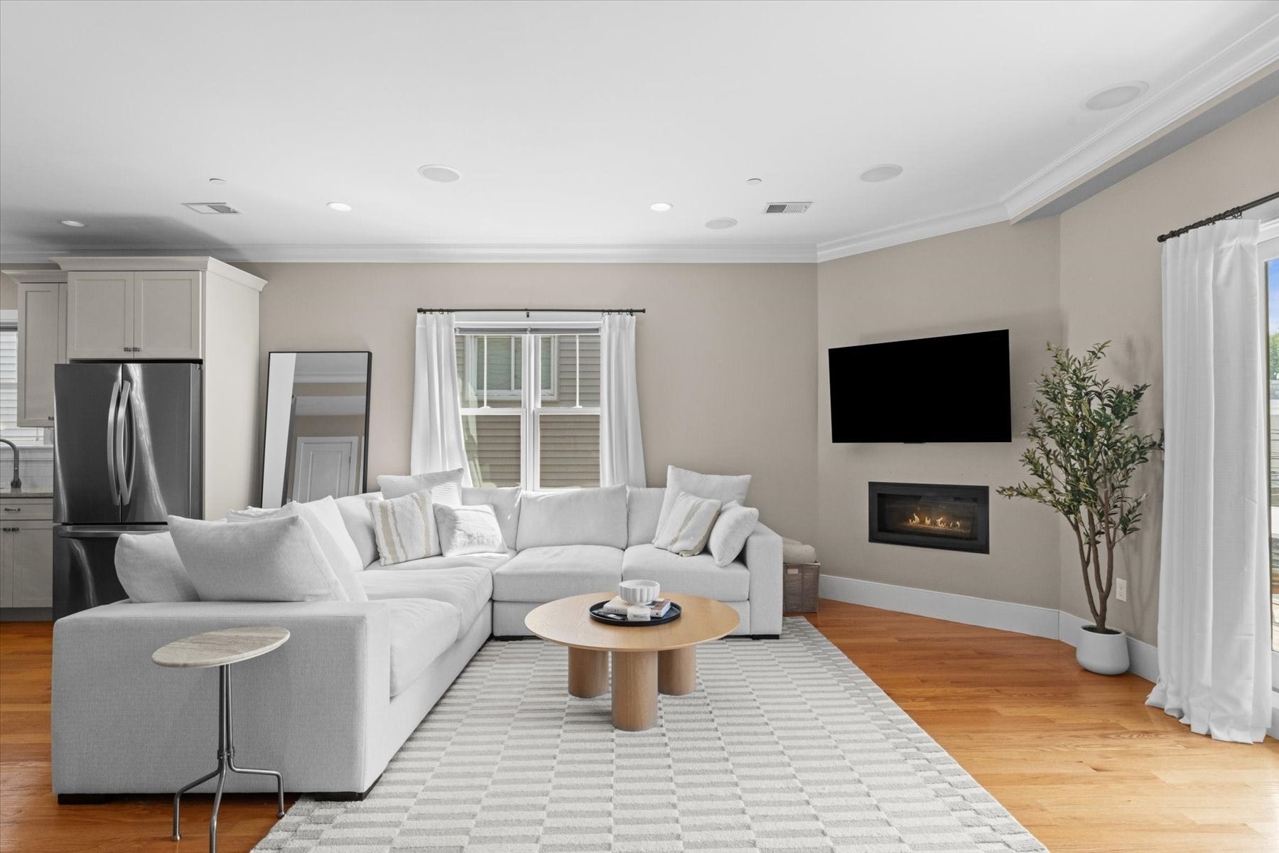 861 E 2nd St #3, Boston, MA Photo #3