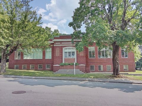 114 Pleasant Southbridge MA 01550