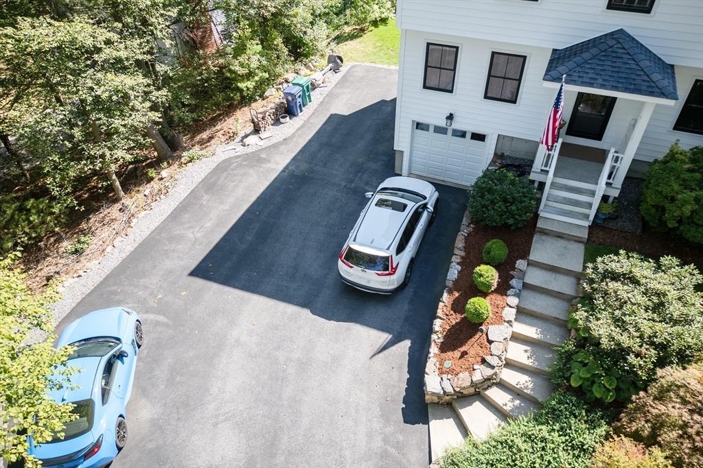 Billerica, Massachusetts 01821, United States, 4 Bedrooms Bedrooms, ,2 BathroomsBathrooms,Residential,Pending,215067