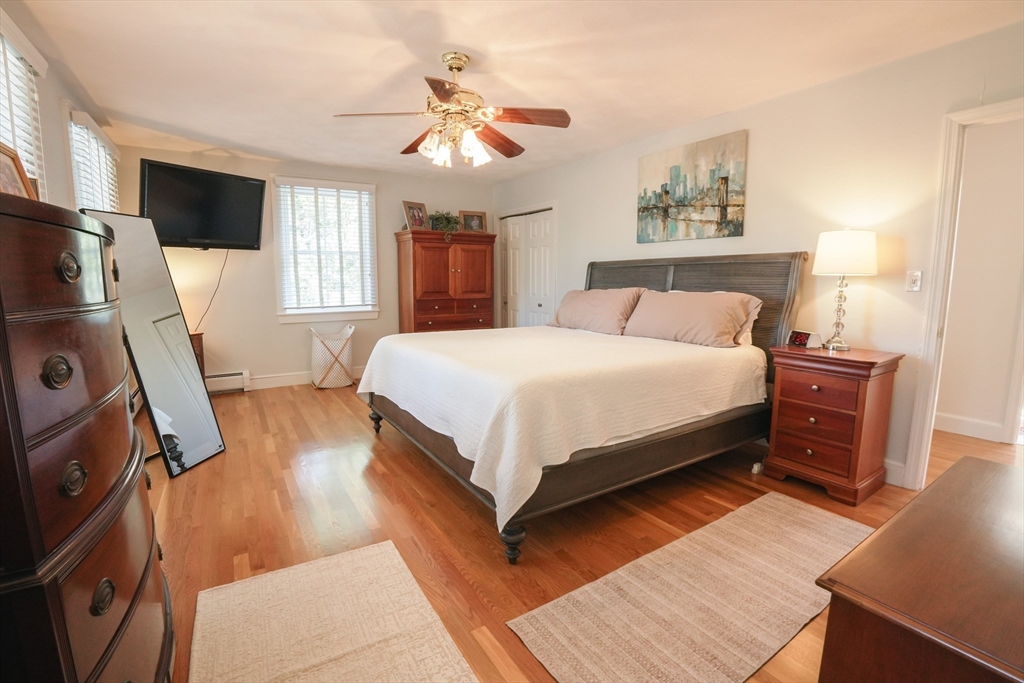 Billerica, Massachusetts 01821, United States, 4 Bedrooms Bedrooms, ,2 BathroomsBathrooms,Residential,Pending,215067