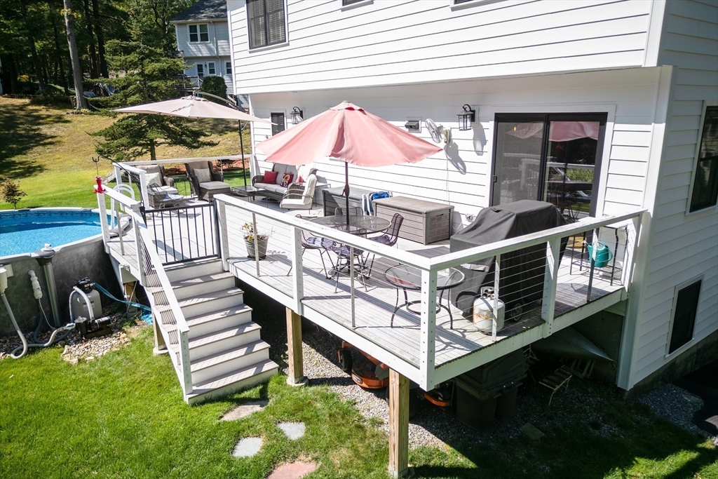 Billerica, Massachusetts 01821, United States, 4 Bedrooms Bedrooms, ,2 BathroomsBathrooms,Residential,Pending,215067