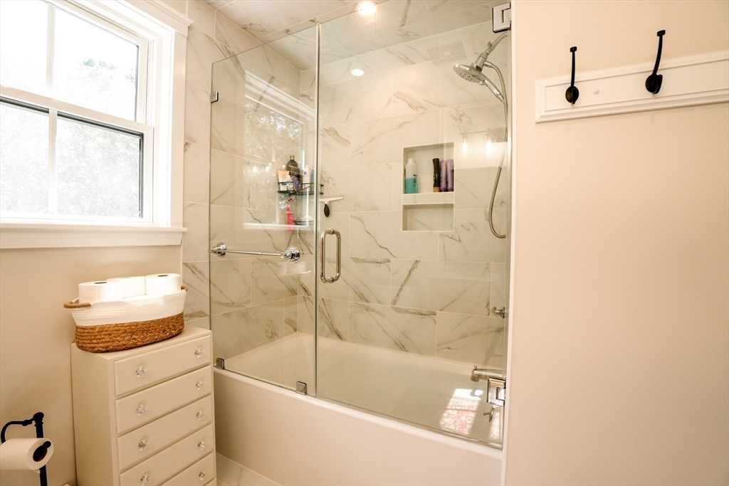 Billerica, Massachusetts 01821, United States, 4 Bedrooms Bedrooms, ,2 BathroomsBathrooms,Residential,Pending,215067