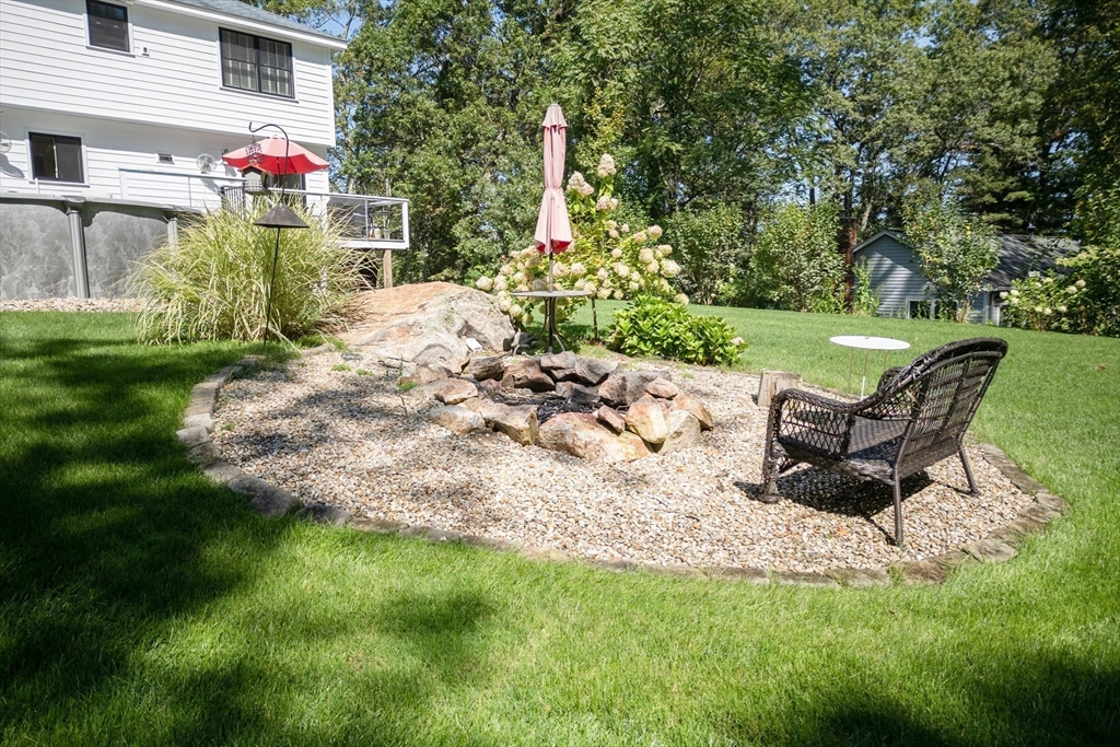 Billerica, Massachusetts 01821, United States, 4 Bedrooms Bedrooms, ,2 BathroomsBathrooms,Residential,Pending,215067