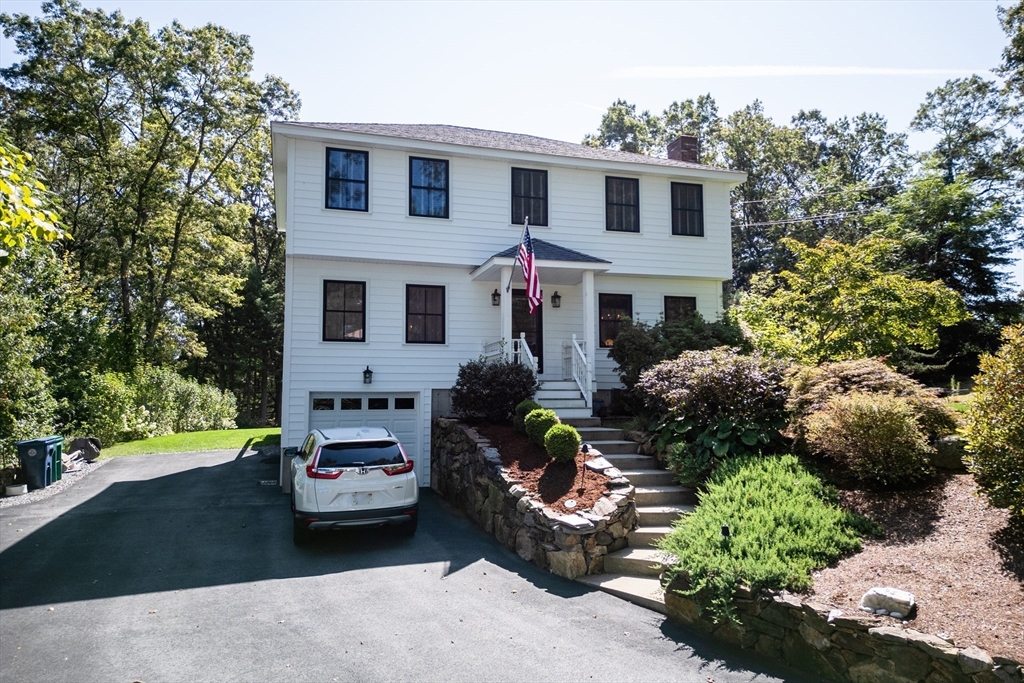 Billerica, Massachusetts 01821, United States, 4 Bedrooms Bedrooms, ,2 BathroomsBathrooms,Residential,Pending,215067