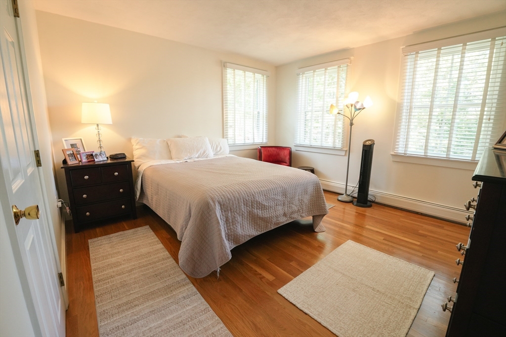 Billerica, Massachusetts 01821, United States, 4 Bedrooms Bedrooms, ,2 BathroomsBathrooms,Residential,Pending,215067