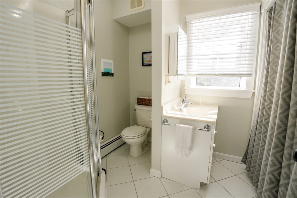 Billerica, Massachusetts 01821, United States, 4 Bedrooms Bedrooms, ,2 BathroomsBathrooms,Residential,Pending,215067