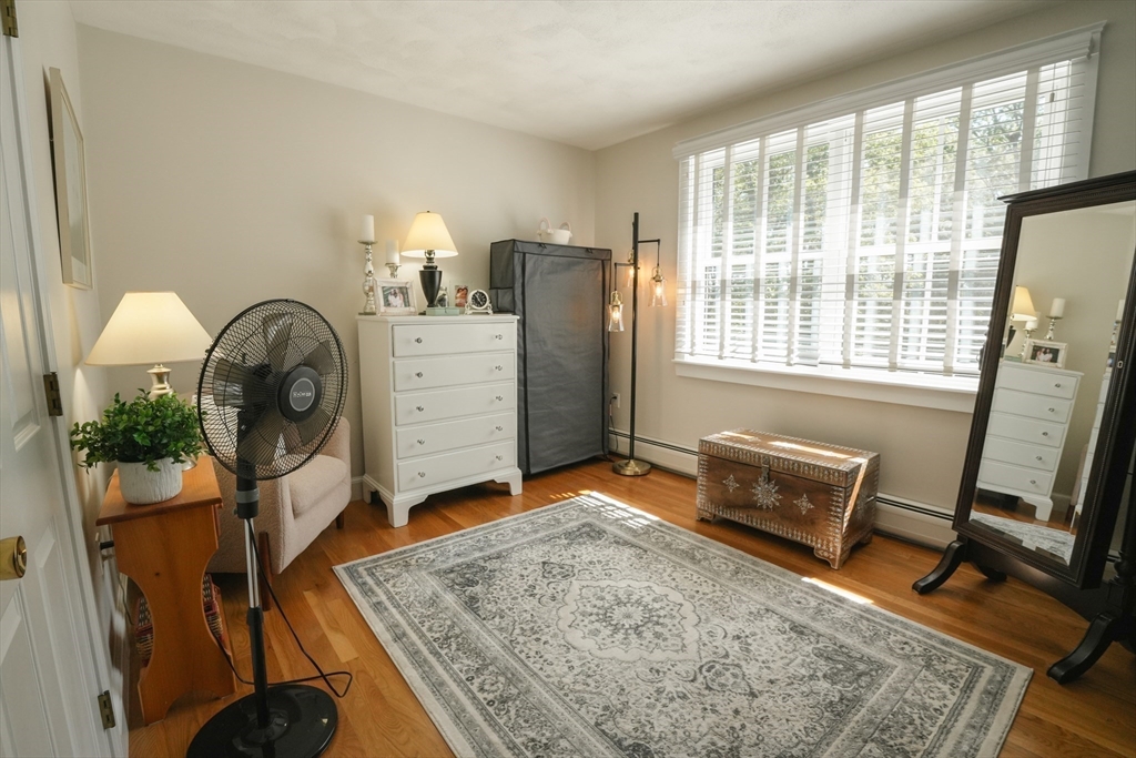 Billerica, Massachusetts 01821, United States, 4 Bedrooms Bedrooms, ,2 BathroomsBathrooms,Residential,Pending,215067