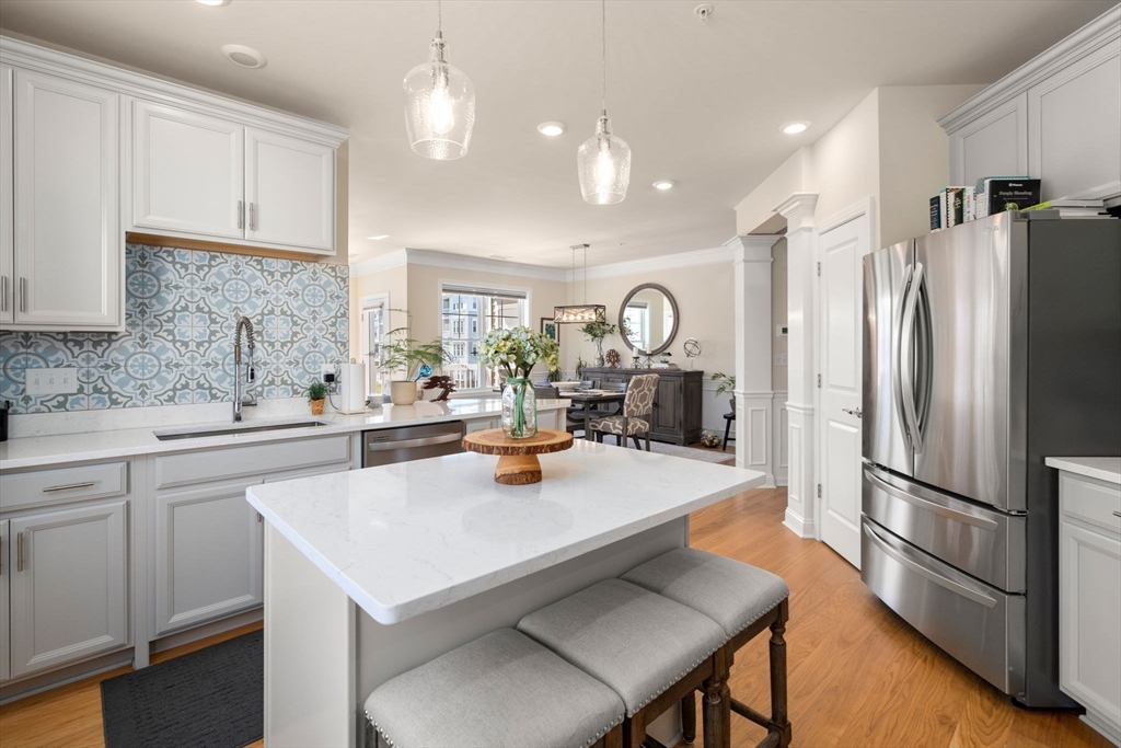 Walpole, Massachusetts 02081, United States, 2 Bedrooms Bedrooms, ,2 BathroomsBathrooms,Residential,Pending,106512