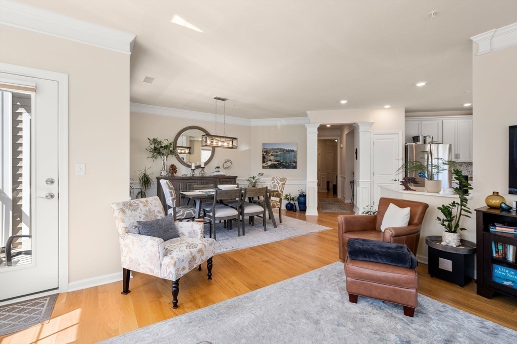 Walpole, Massachusetts 02081, United States, 2 Bedrooms Bedrooms, ,2 BathroomsBathrooms,Residential,Pending,106512