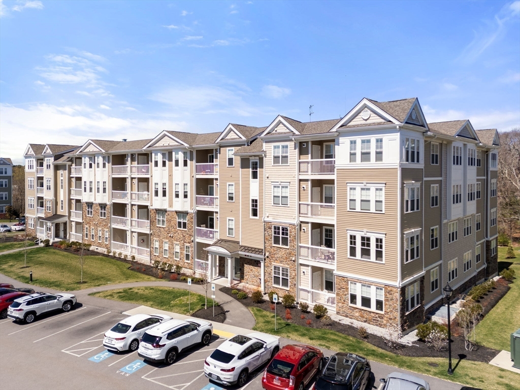 Walpole, Massachusetts 02081, United States, 2 Bedrooms Bedrooms, ,2 BathroomsBathrooms,Residential,Pending,106512