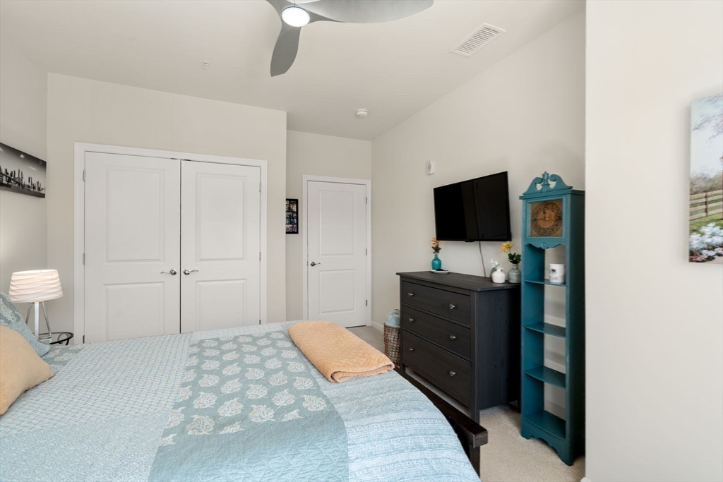 Walpole, Massachusetts 02081, United States, 2 Bedrooms Bedrooms, ,2 BathroomsBathrooms,Residential,Pending,106512