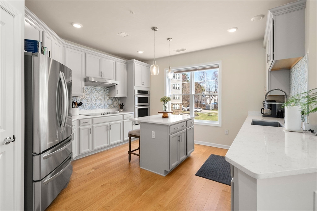 Walpole, Massachusetts 02081, United States, 2 Bedrooms Bedrooms, ,2 BathroomsBathrooms,Residential,Pending,106512