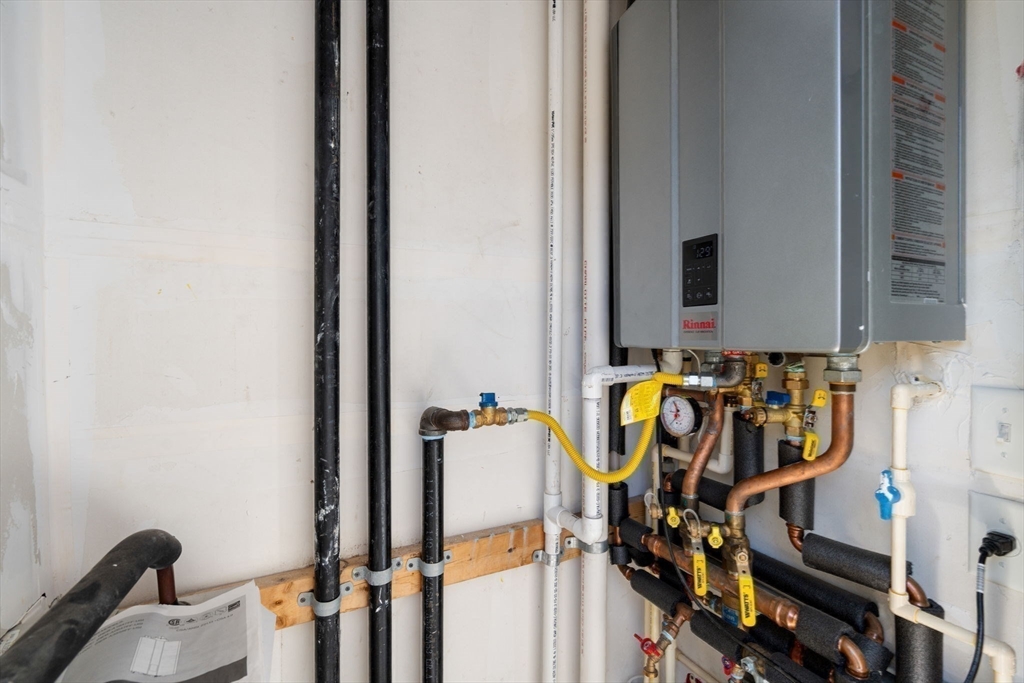 Walpole, Massachusetts 02081, United States, 2 Bedrooms Bedrooms, ,2 BathroomsBathrooms,Residential,Pending,106512