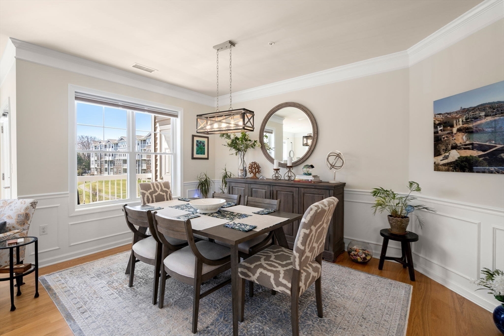 Walpole, Massachusetts 02081, United States, 2 Bedrooms Bedrooms, ,2 BathroomsBathrooms,Residential,Pending,106512