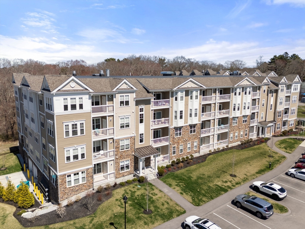 Walpole, Massachusetts 02081, United States, 2 Bedrooms Bedrooms, ,2 BathroomsBathrooms,Residential,Pending,106512