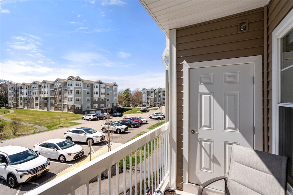 Walpole, Massachusetts 02081, United States, 2 Bedrooms Bedrooms, ,2 BathroomsBathrooms,Residential,Pending,106512