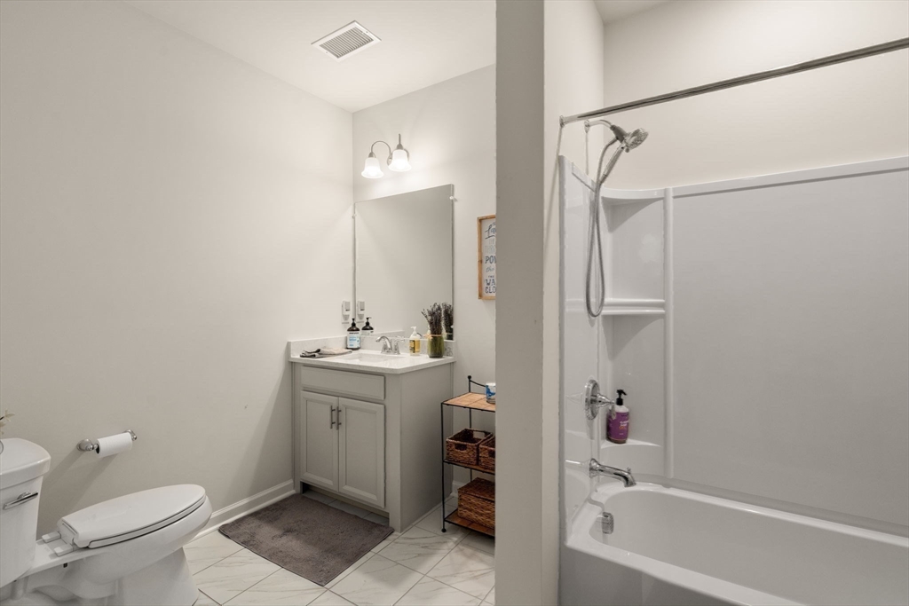 Walpole, Massachusetts 02081, United States, 2 Bedrooms Bedrooms, ,2 BathroomsBathrooms,Residential,Pending,106512