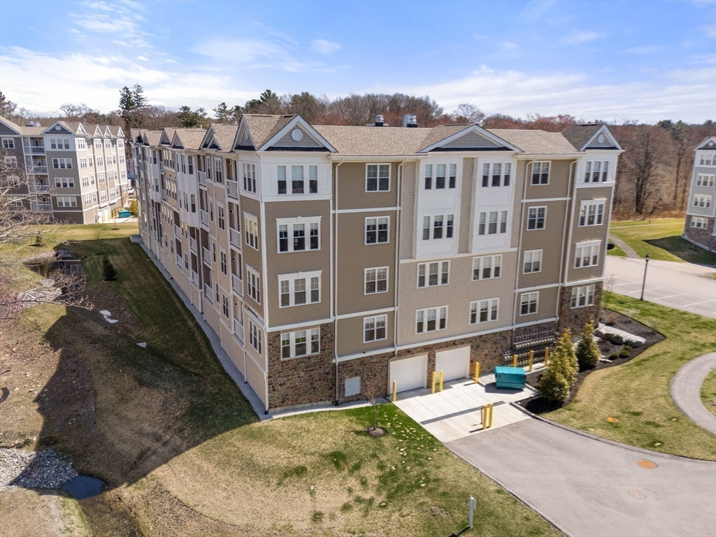 Walpole, Massachusetts 02081, United States, 2 Bedrooms Bedrooms, ,2 BathroomsBathrooms,Residential,Pending,106512