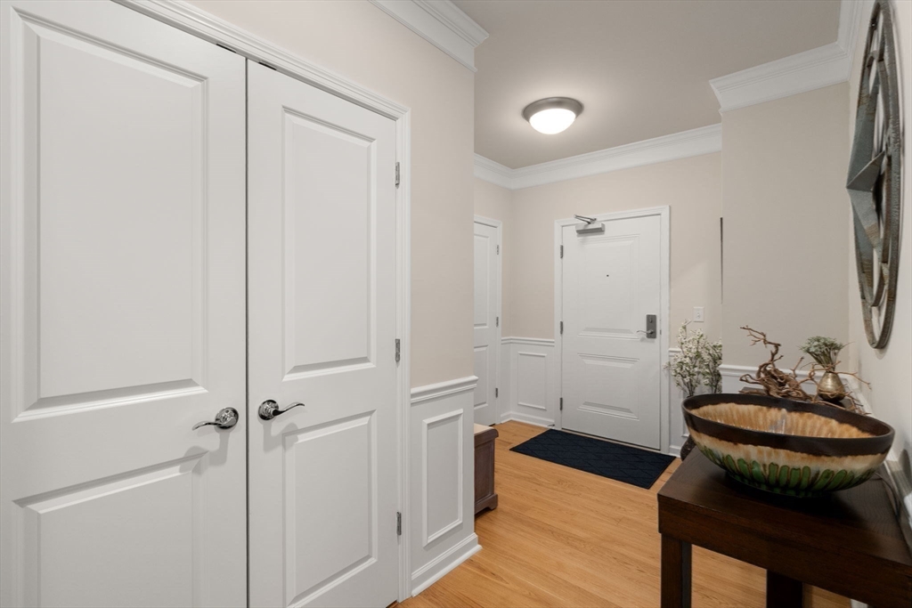 Walpole, Massachusetts 02081, United States, 2 Bedrooms Bedrooms, ,2 BathroomsBathrooms,Residential,Pending,106512