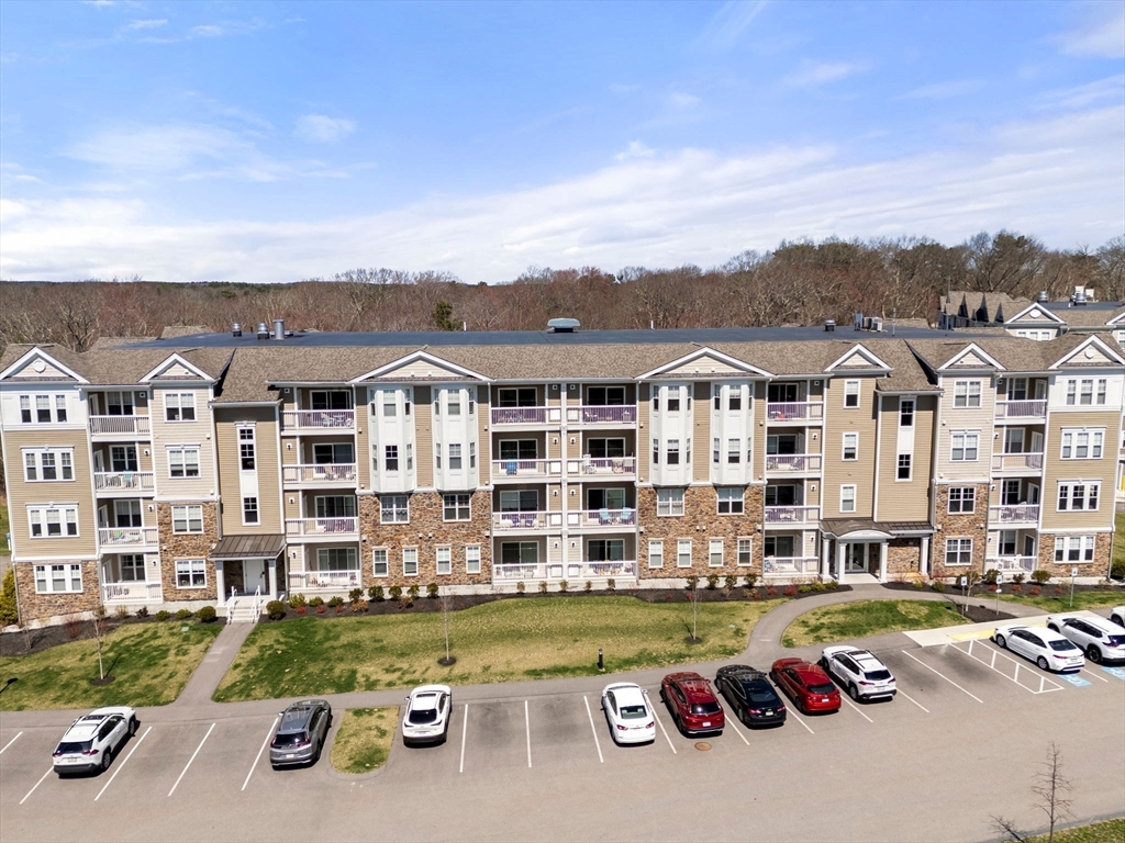 Walpole, Massachusetts 02081, United States, 2 Bedrooms Bedrooms, ,2 BathroomsBathrooms,Residential,Pending,106512