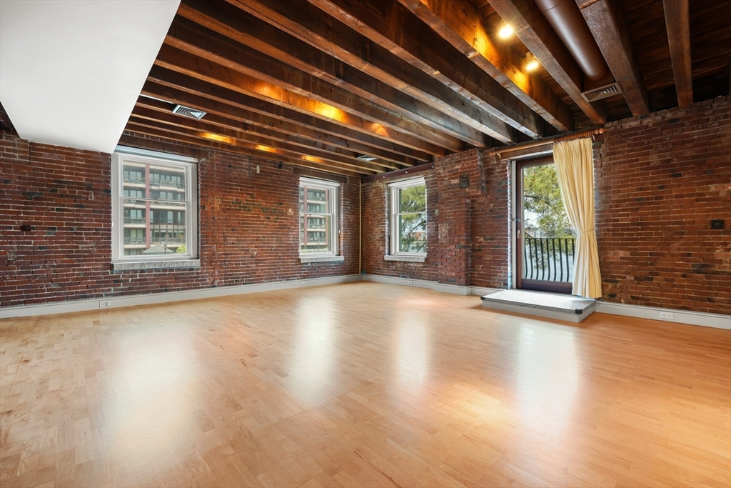 343 Commercial Street 211