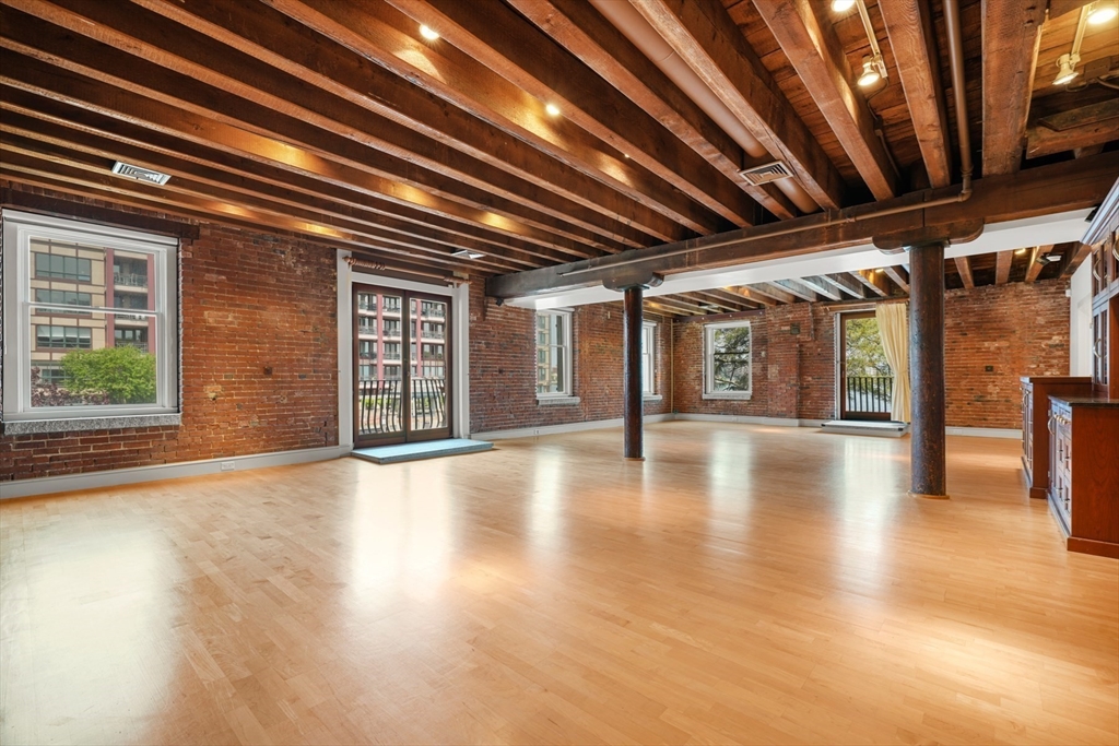 343 Commercial Street 211