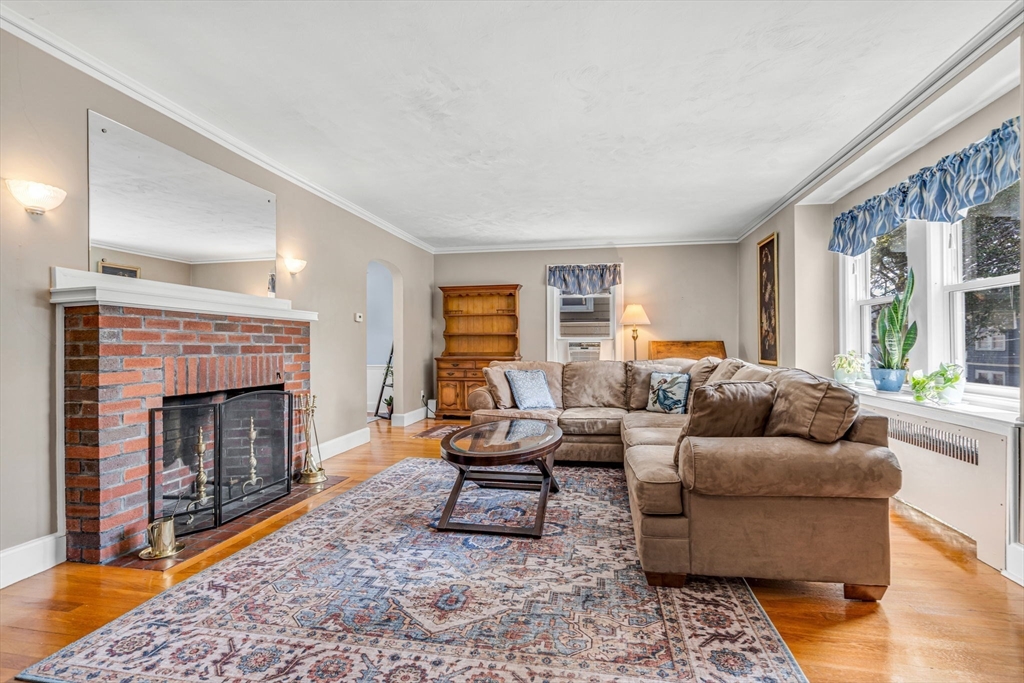 48 Ellison Ave