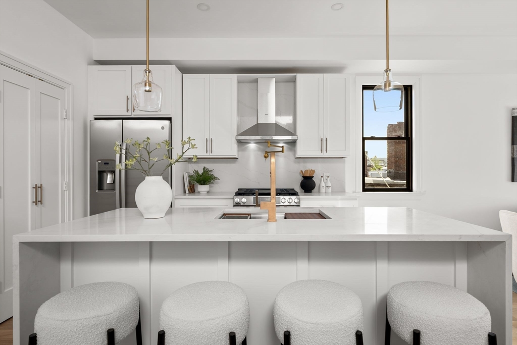 100 Bennington St PH4A