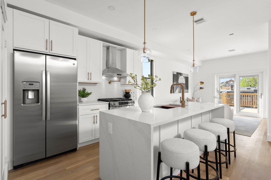 100 Bennington St PH4A