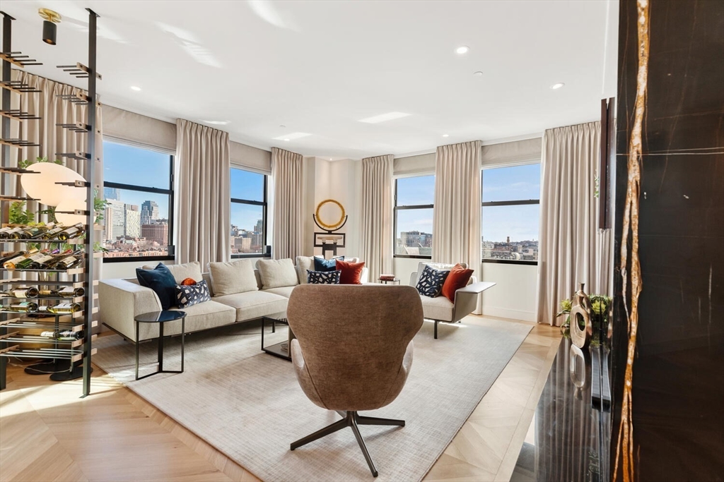 285 Columbus Ave PH805