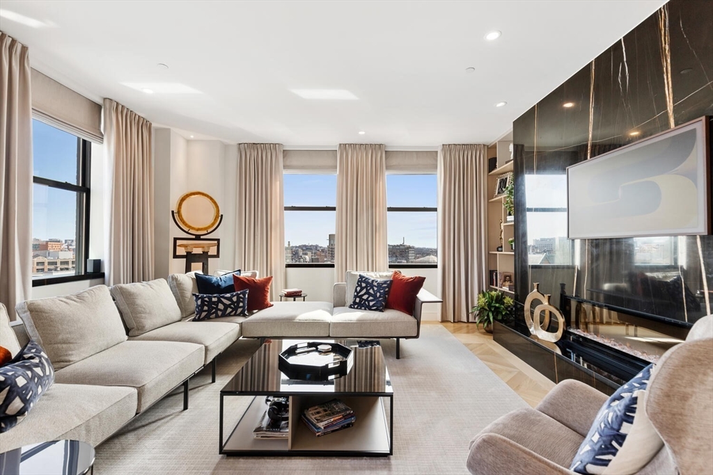 285 Columbus Ave PH805