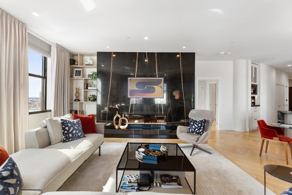 285 Columbus Ave PH805