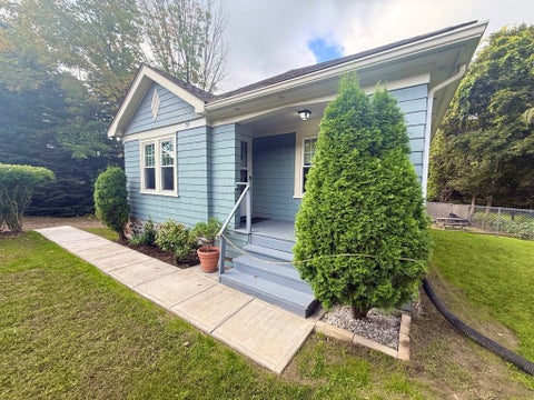 Photo of 39 Main St, Sturbridge, MA 01566 (MLS # 73580023)