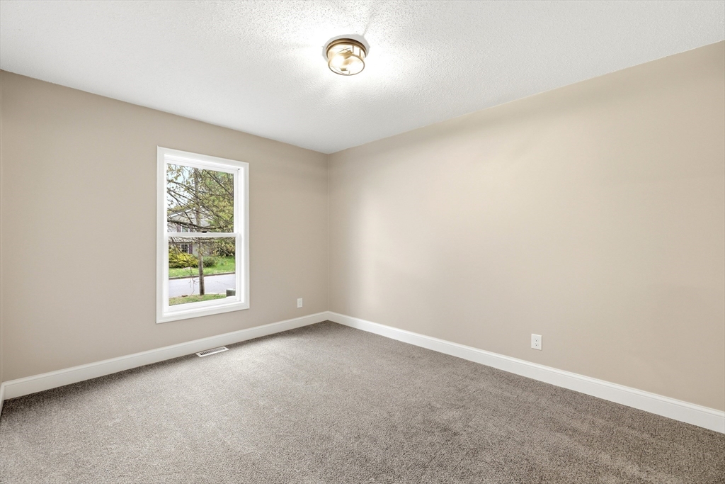 42 Amos Dr, Springfield, MA Photo #11