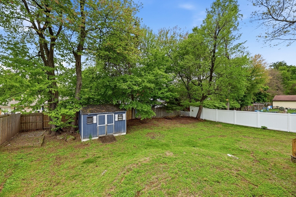 42 Amos Dr, Springfield, MA Photo #31