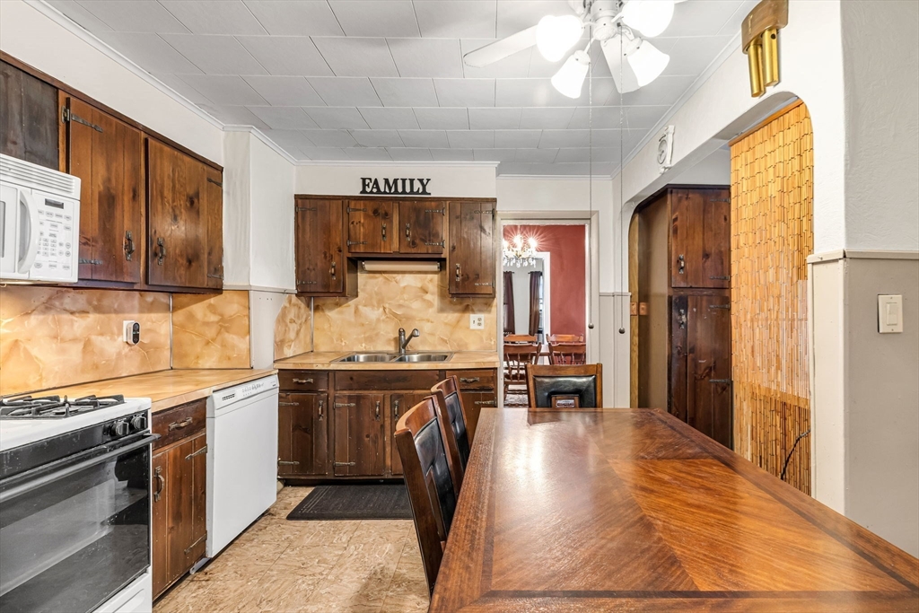 18 Wendell Pl, Springfield, MA Photo #8