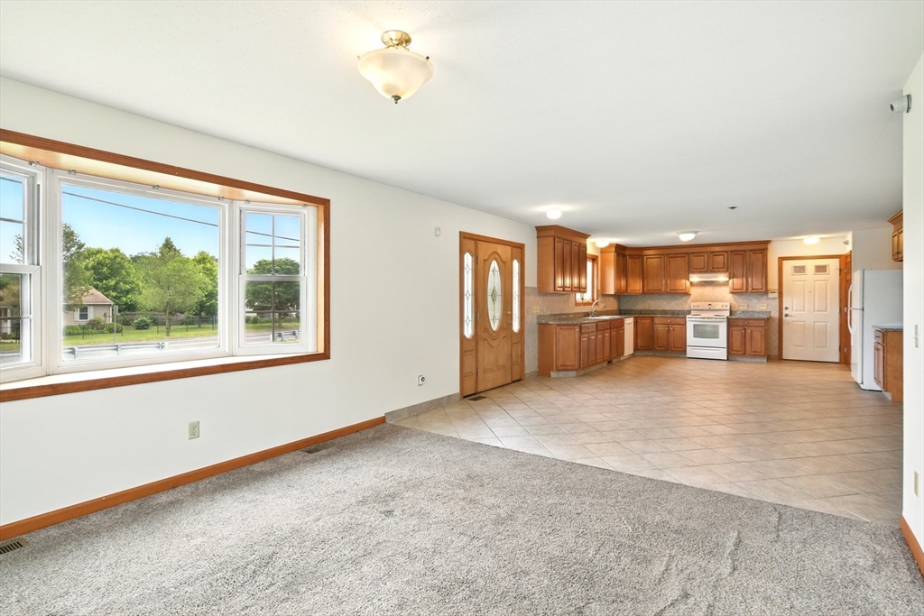 Springfield, Massachusetts 01118, United States, 3 Bedrooms Bedrooms, ,2 BathroomsBathrooms,Residential,Active,148819