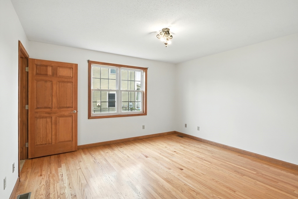 Springfield, Massachusetts 01118, United States, 3 Bedrooms Bedrooms, ,2 BathroomsBathrooms,Residential,Active,148819