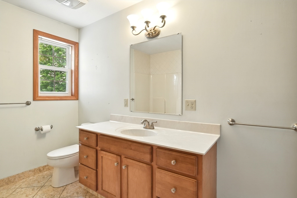 Springfield, Massachusetts 01118, United States, 3 Bedrooms Bedrooms, ,2 BathroomsBathrooms,Residential,Active,148819