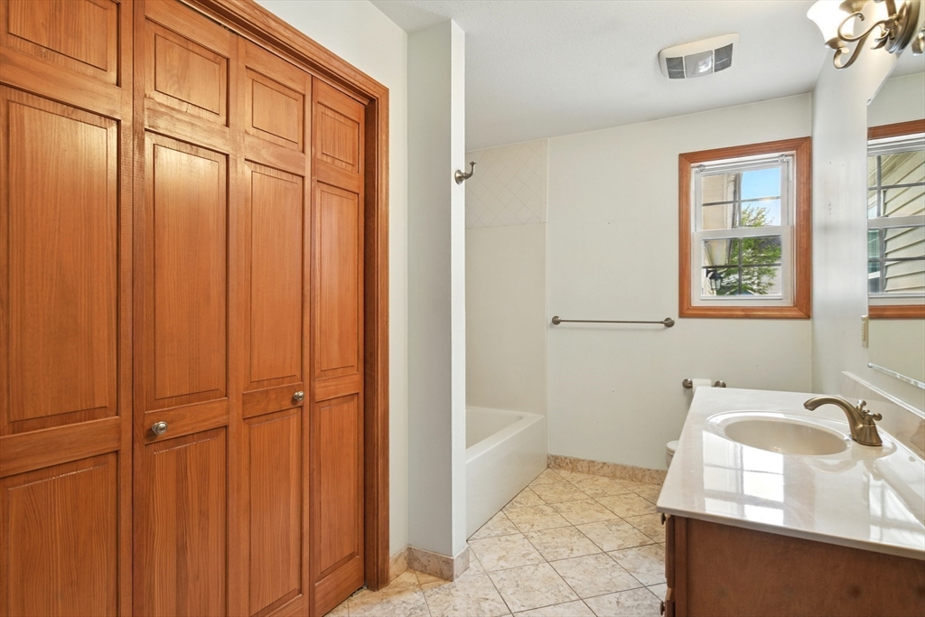 Springfield, Massachusetts 01118, United States, 3 Bedrooms Bedrooms, ,2 BathroomsBathrooms,Residential,Active,148819