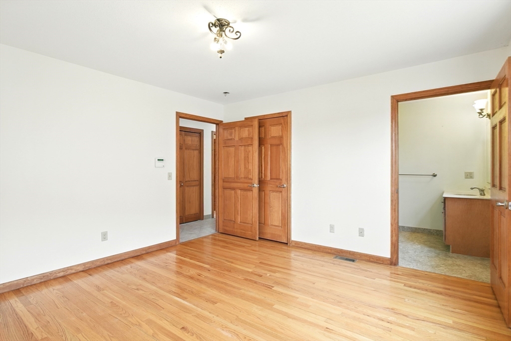 Springfield, Massachusetts 01118, United States, 3 Bedrooms Bedrooms, ,2 BathroomsBathrooms,Residential,Active,148819