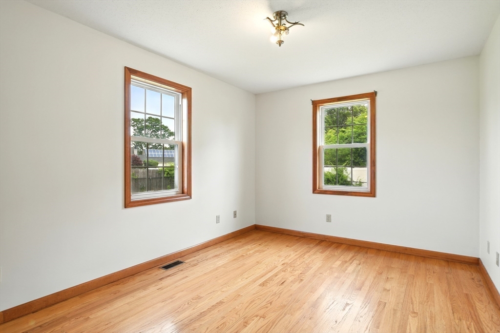 Springfield, Massachusetts 01118, United States, 3 Bedrooms Bedrooms, ,2 BathroomsBathrooms,Residential,Active,148819